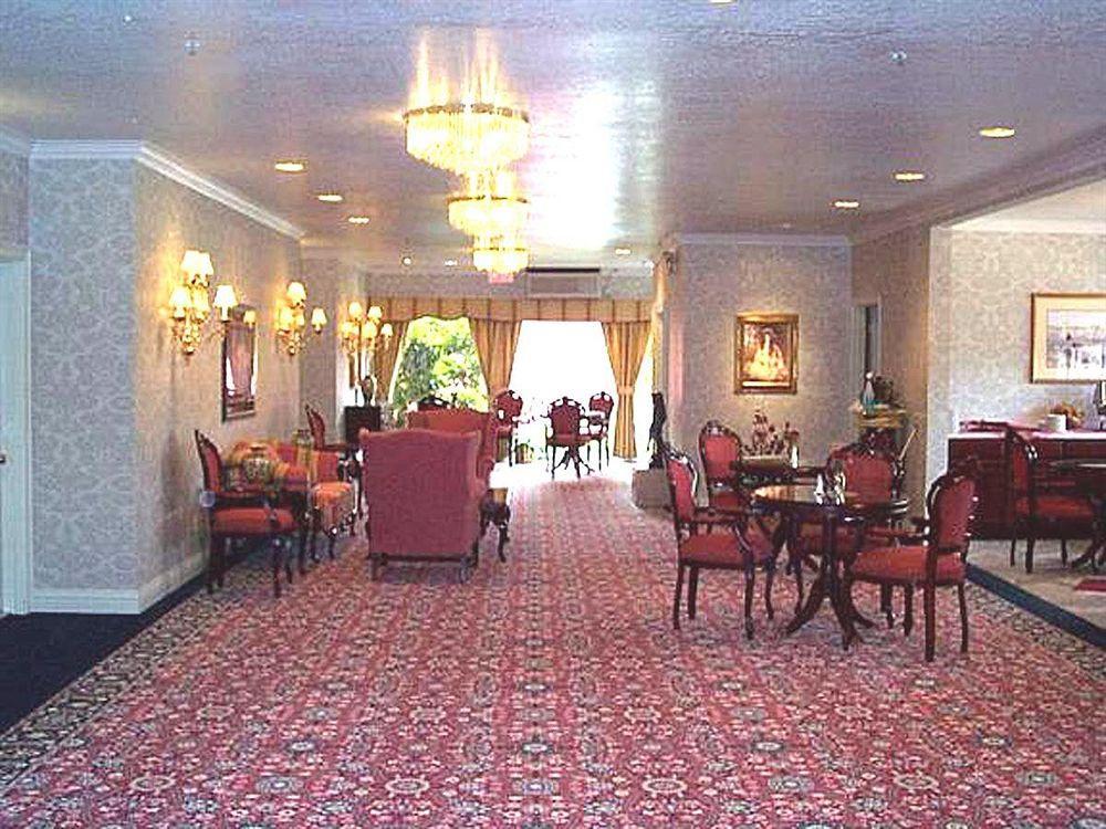 Hotel Carlyle Campbell