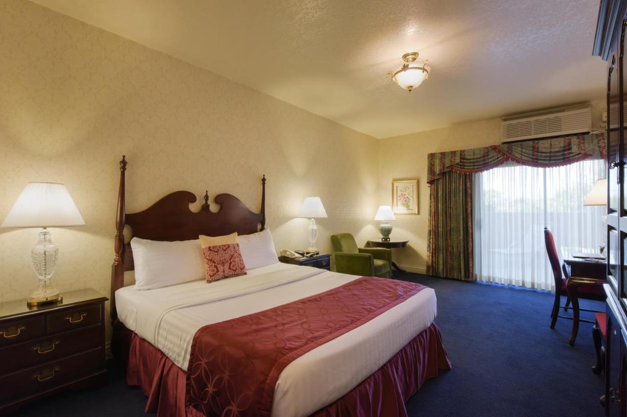Hotel Carlyle Campbell