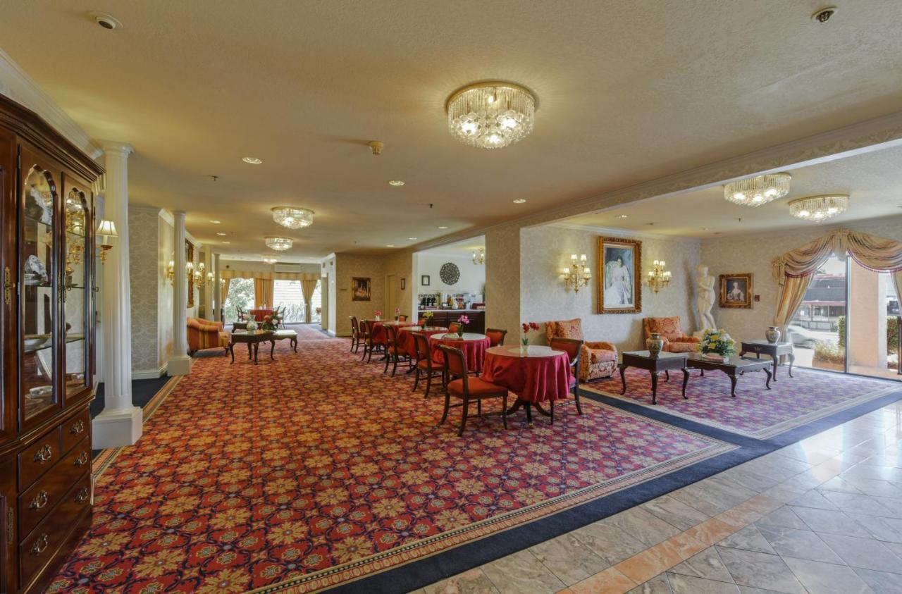 Carlyle Hotel Campbell