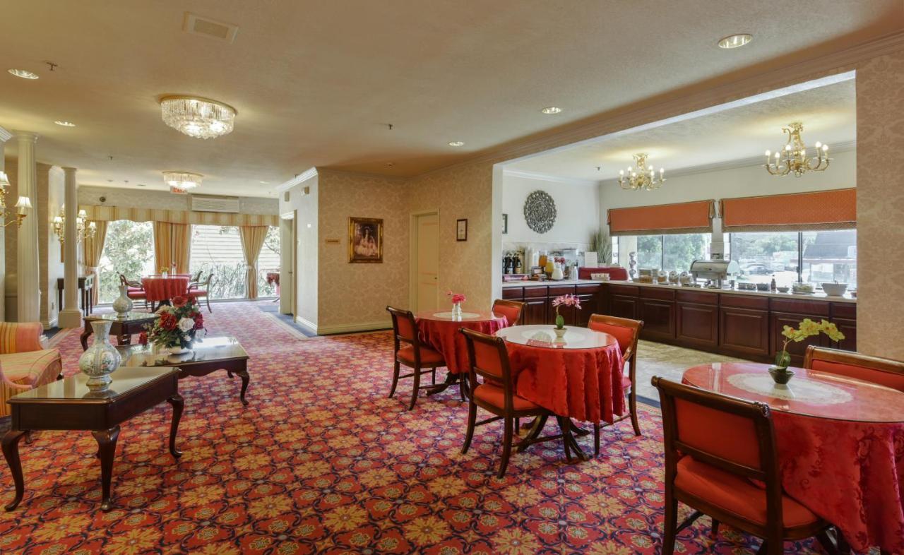 Hotel Carlyle Campbell