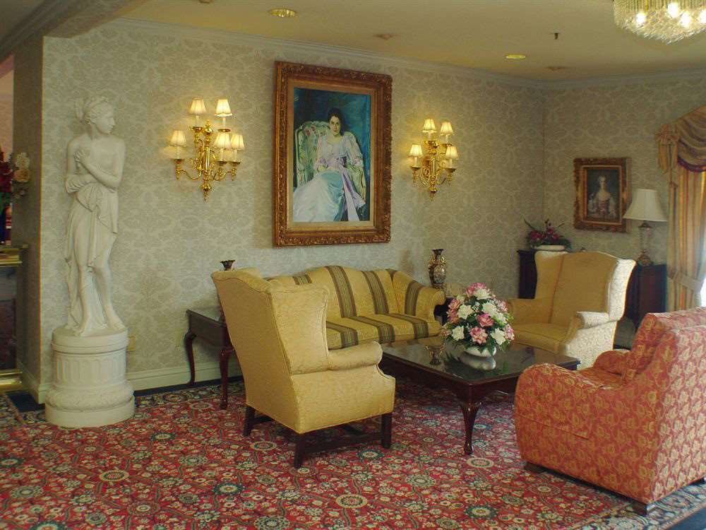 Carlyle Hotel 3*
