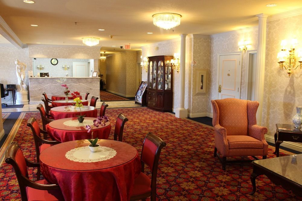 Carlyle Hotel 3*